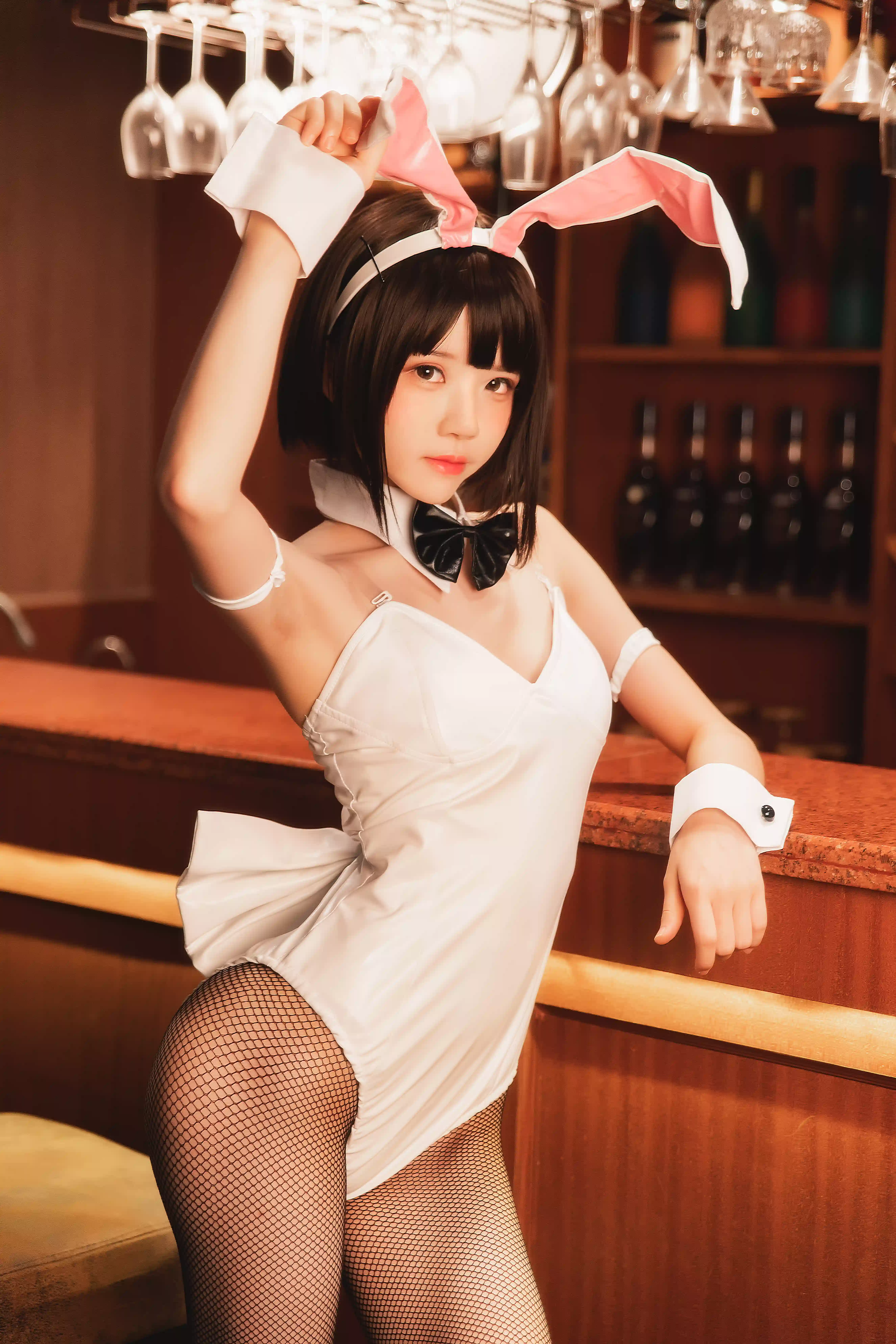 暖调空间白色兔装少女姿态[29P]