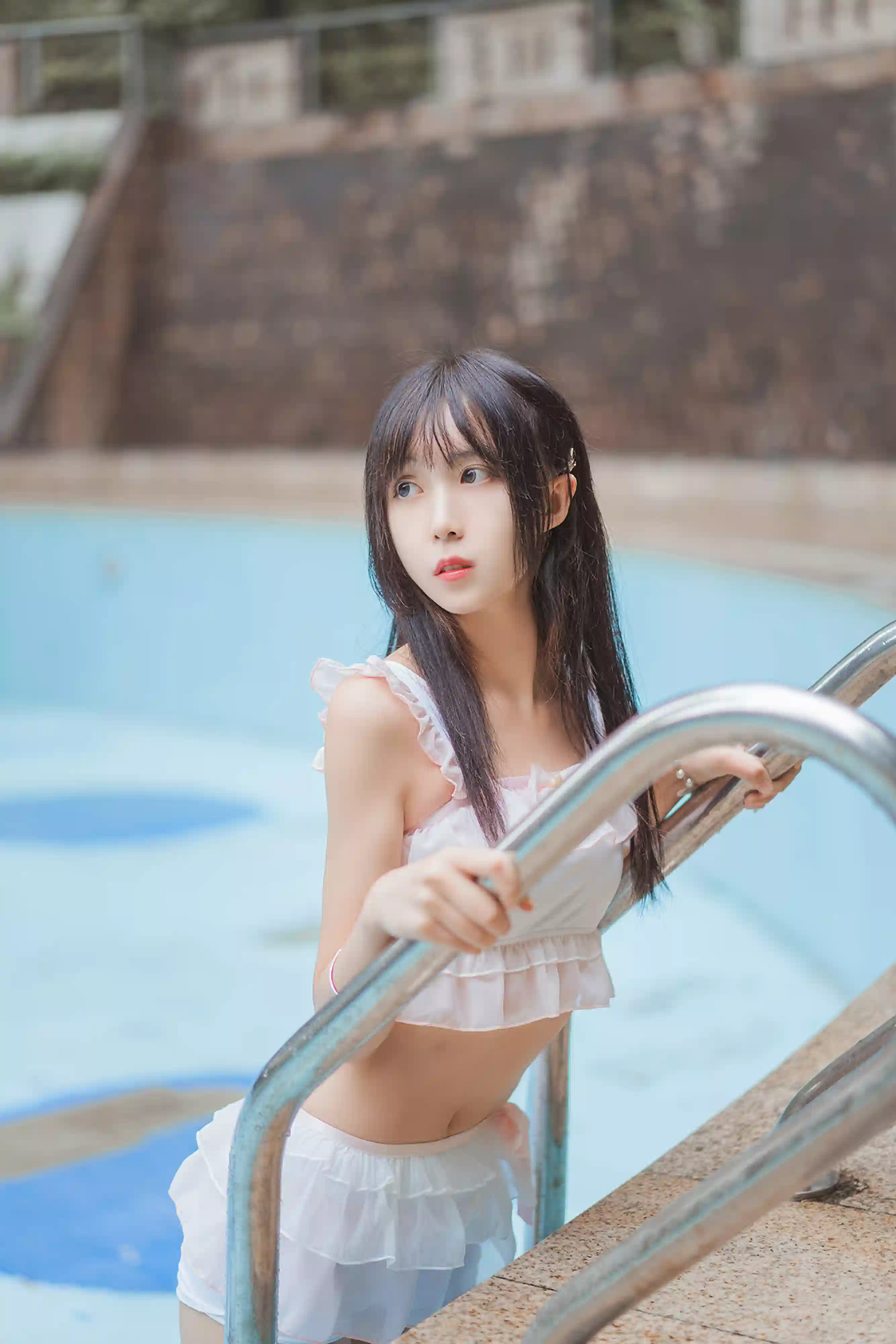 夏日池畔邂逅清甜少女[31P]