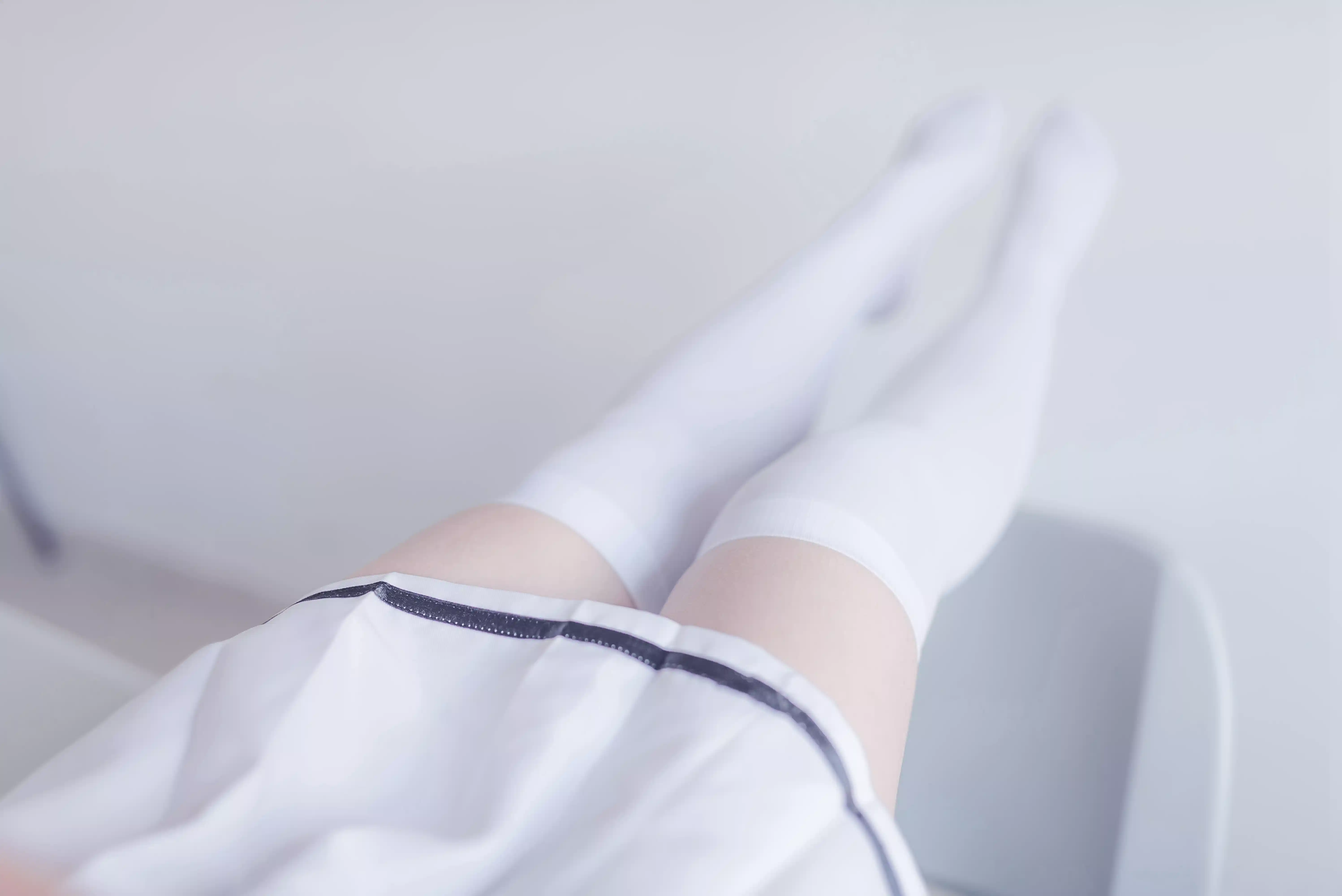 校服白袜勾勒教室温柔画面[28P]