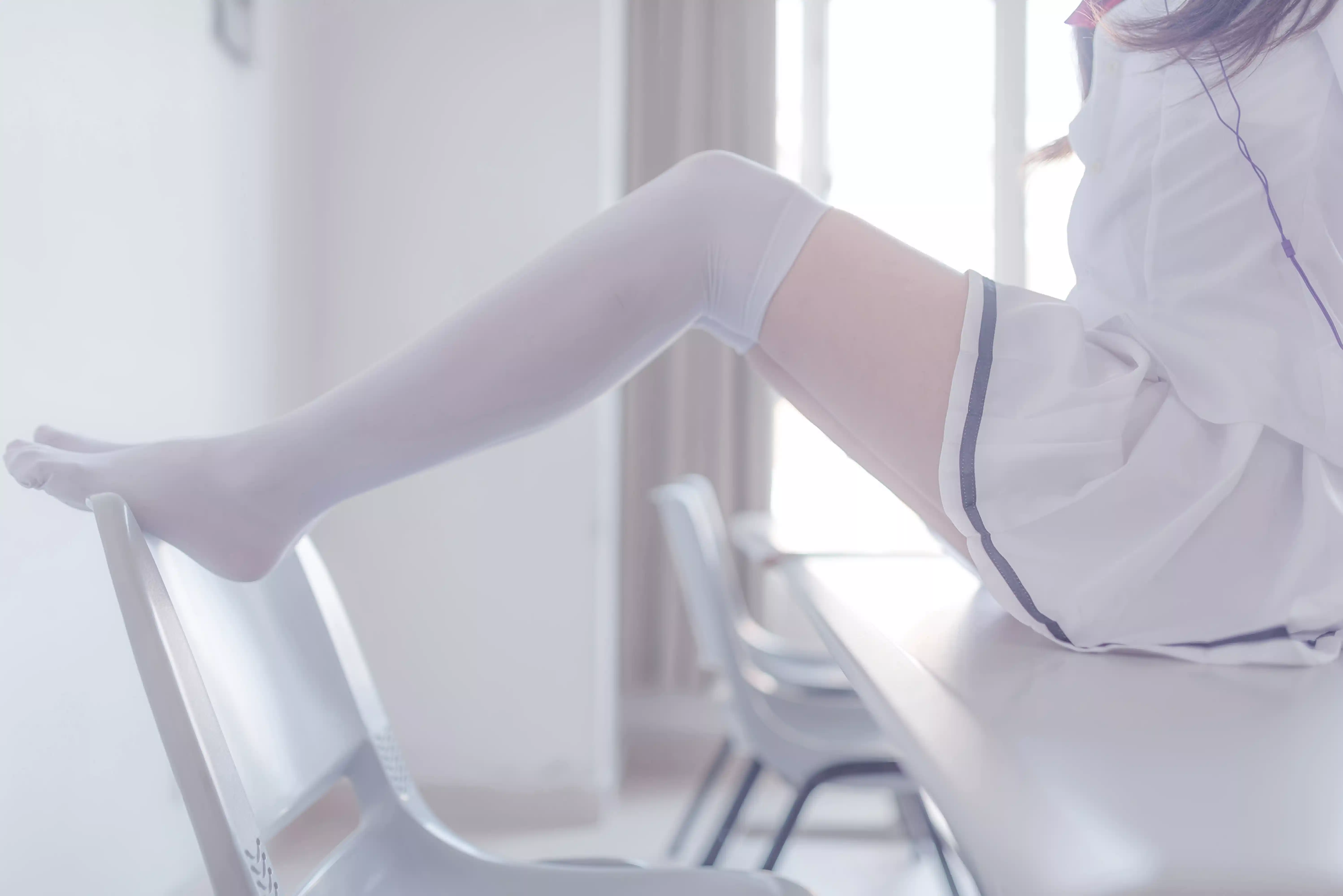 校服白袜勾勒教室温柔画面[28P]