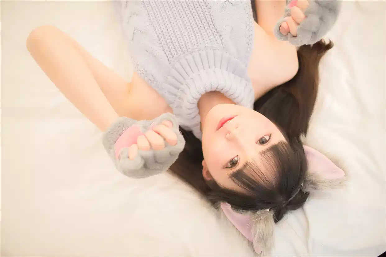 瑶华映画 VOL.0028 萌娘的露背毛衣[24P]
