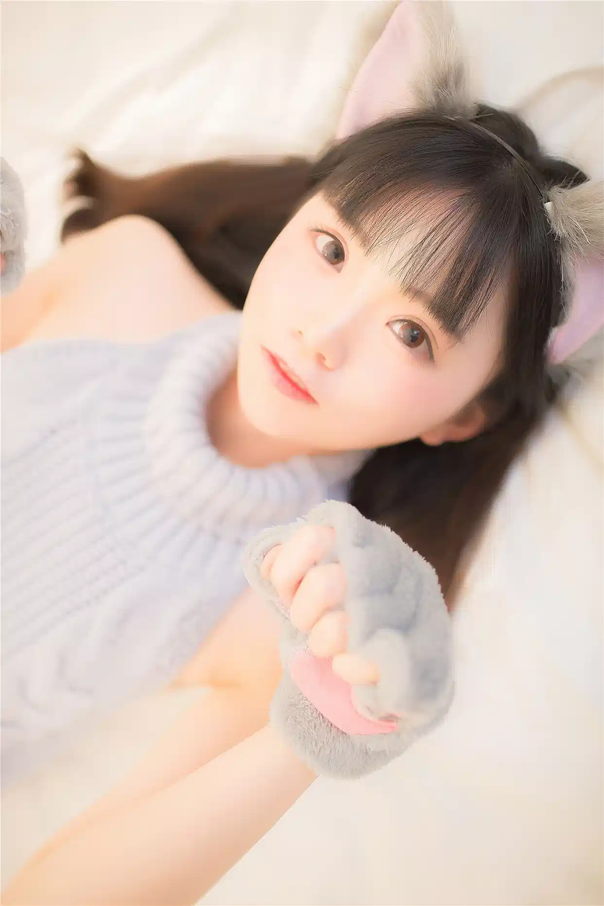 瑶华映画 VOL.0028 萌娘的露背毛衣[24P]