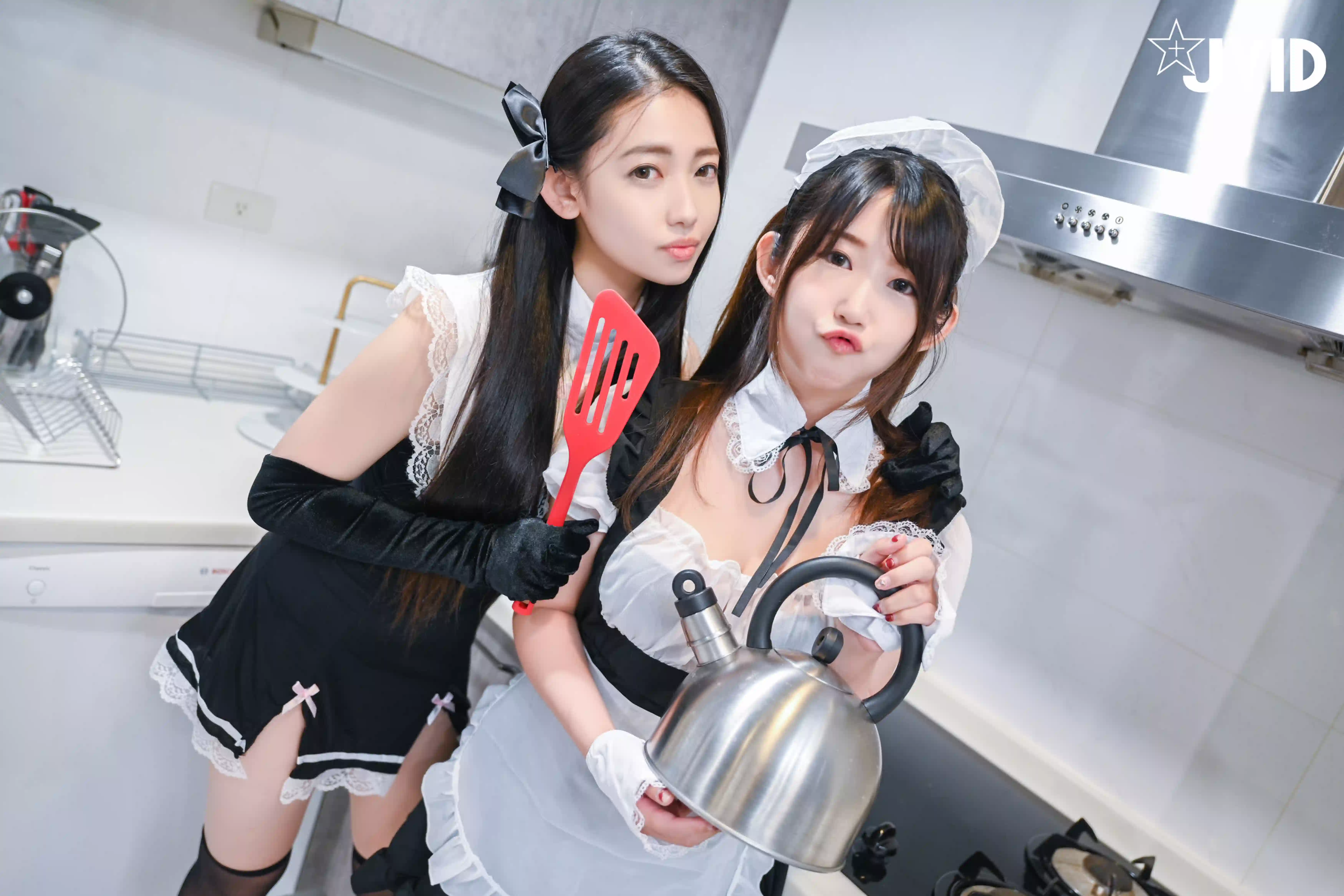 JVID NO.539 豪宅双女仆餐桌上的激烈碰撞 - 夏暮光 x Mini肉包 [99P 1V 1GB]