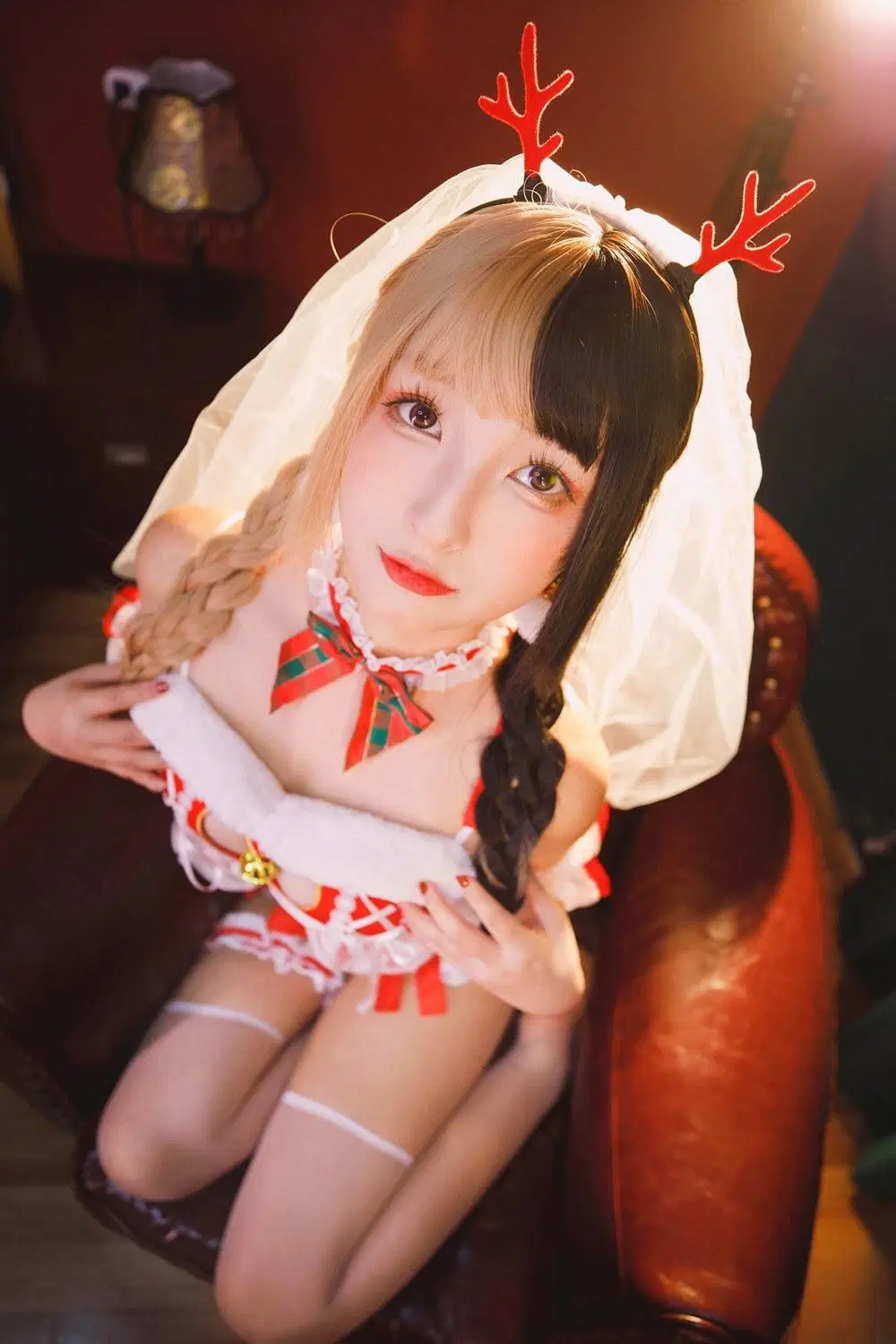 神楽坂真冬《聖誕女孩》在沙發上勾腿充滿魅力 (73P)_8953274