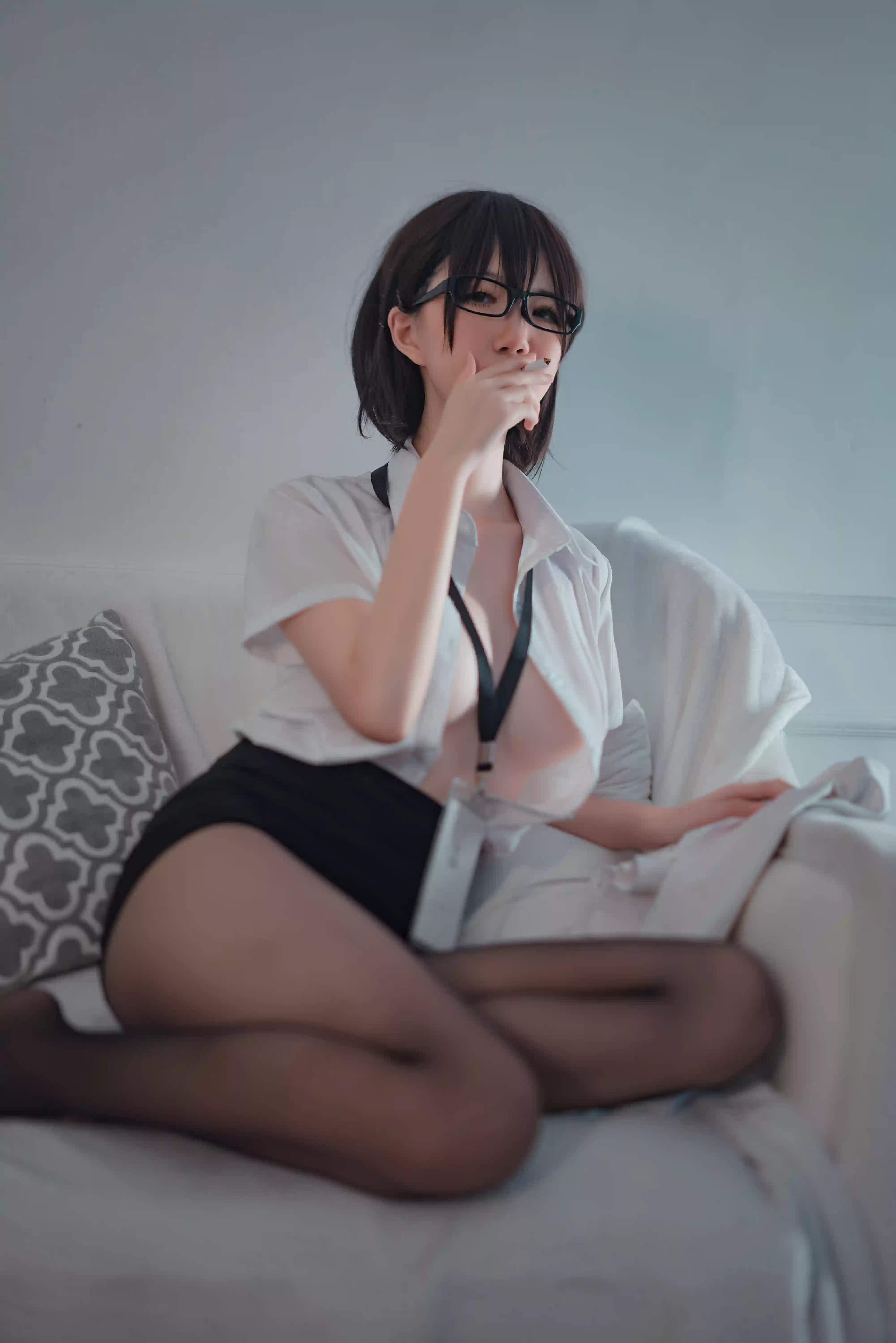 阿薰kaOri NO.002 黑丝OL [45P2V-192MB]