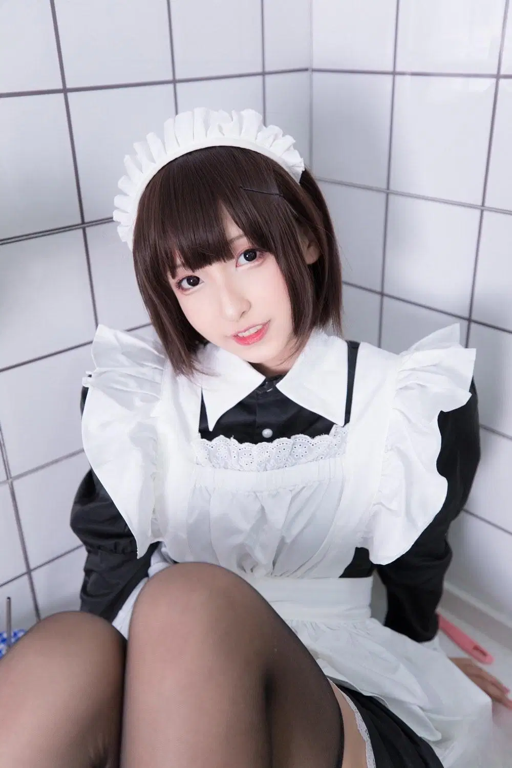 神楽坂真冬《可愛女僕2》黑絲吊帶襪使人心動不已 (70P)_9003397