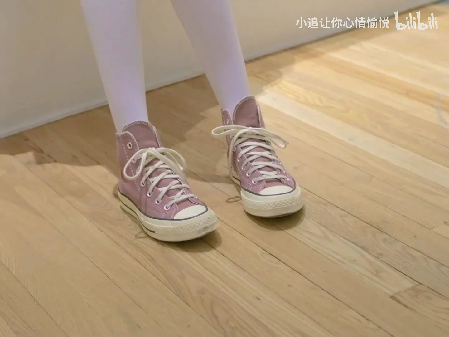 jk裙小姐姐白色裤袜、脱帆布鞋_117374980200336_20261008_172452