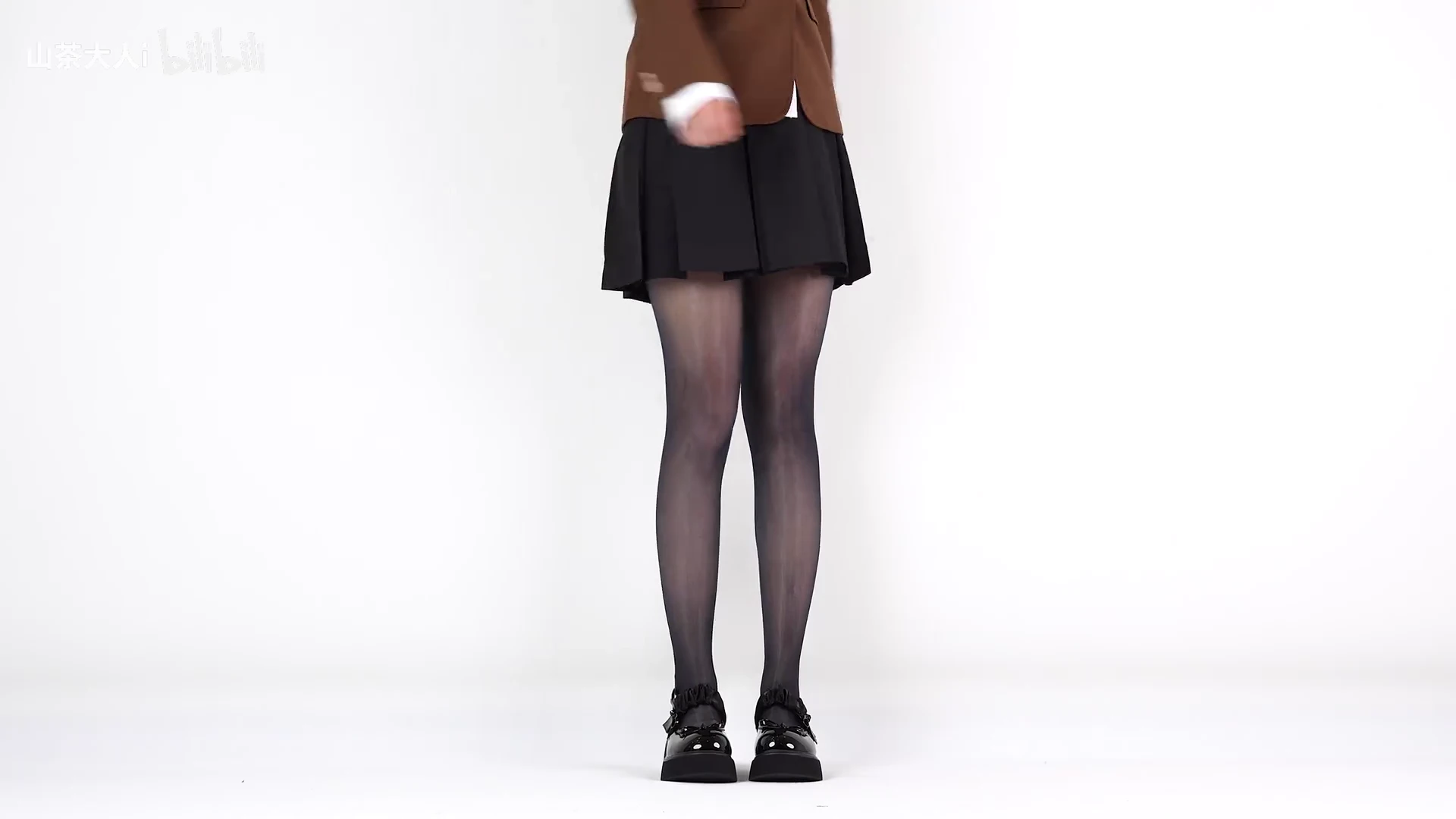 来力！3D无缝黑蓝光搭配厚底玛丽珍：&ldquo;假装成熟的稚嫩少女&rdquo;_116482549750588_20261014_090744
