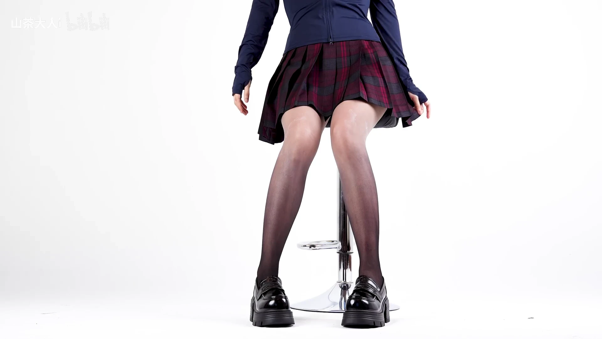 百褶裙下的渐变 藏着温柔少女心事_116889950887188_20261014_090456
